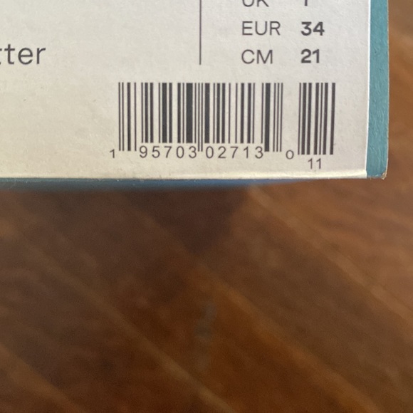 TOMS GLITTER KIDS SHOES NWT - Picture 7 of 7